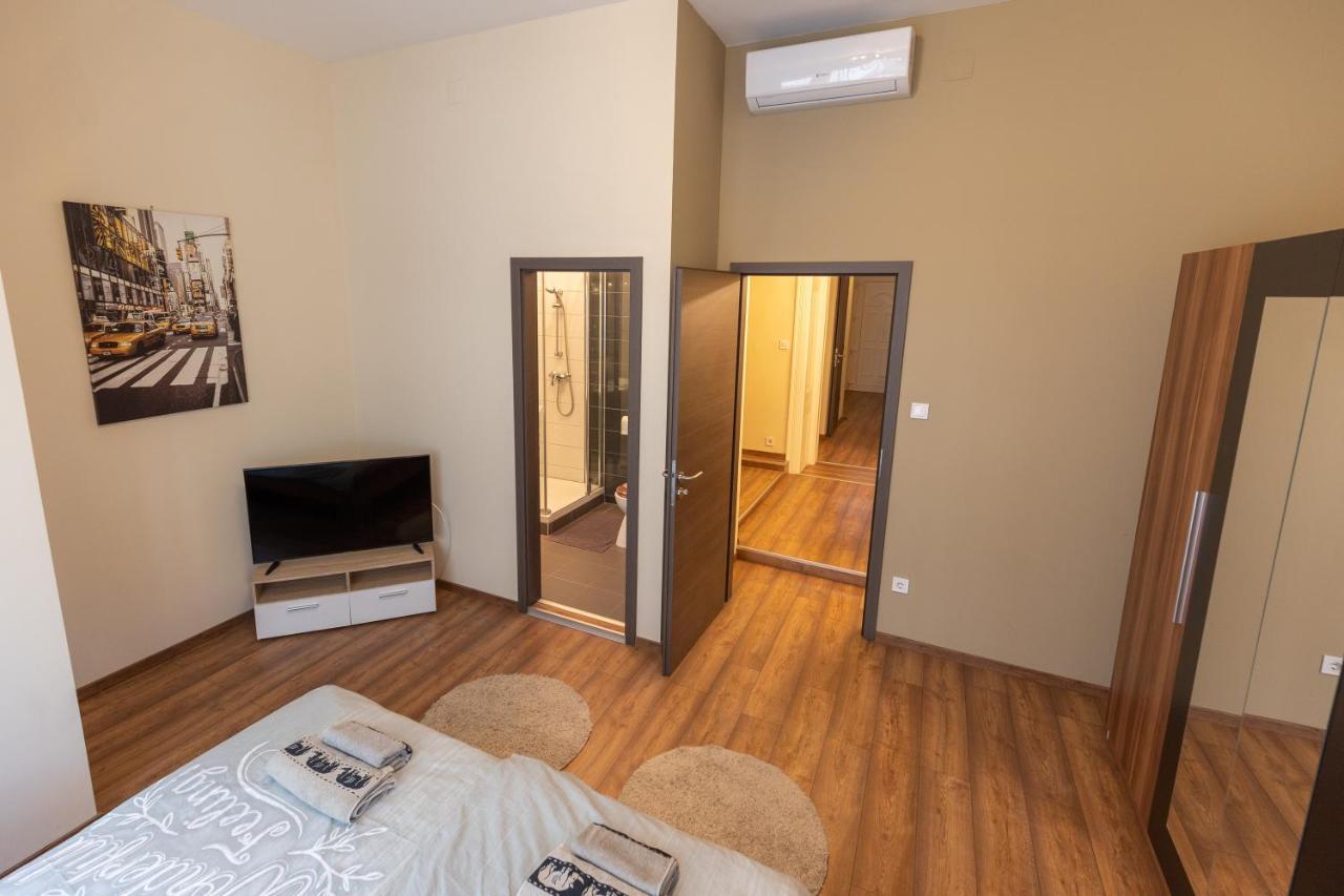Wiky'S Apartman With 3Bathrooms Budapest Eksteriør billede