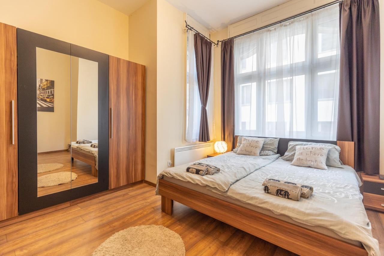 Wiky'S Apartman With 3Bathrooms Budapest Eksteriør billede